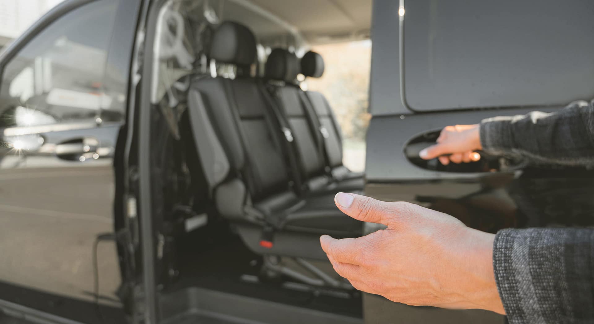 Taxi Van Disney Paris CDG Orly Airport 7,8 seater